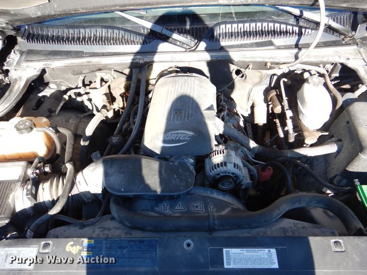 image for item MC9792 2004 Chevrolet Silverado 2500HD  Ext. Cab pickup truck