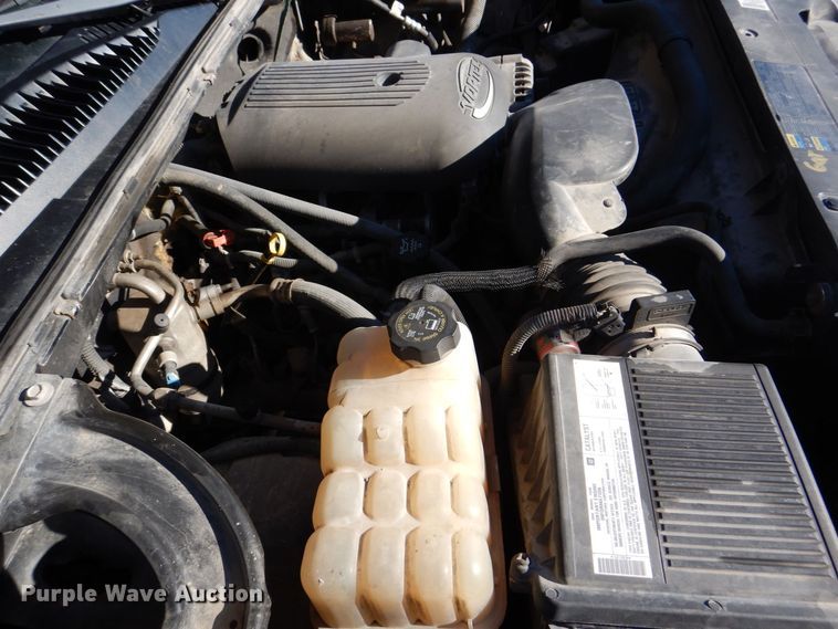 image for item MC9792 2004 Chevrolet Silverado 2500HD  Ext. Cab pickup truck