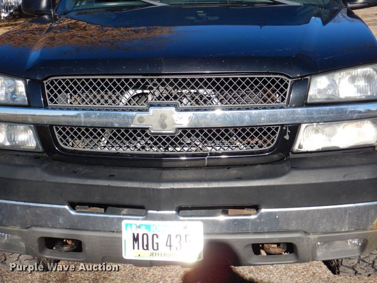 image for item MC9792 2004 Chevrolet Silverado 2500HD  Ext. Cab pickup truck