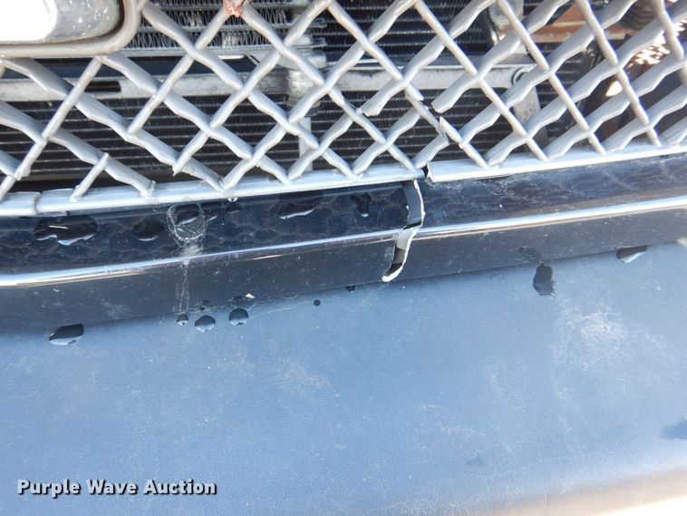 image for item MC9792 2004 Chevrolet Silverado 2500HD  Ext. Cab pickup truck