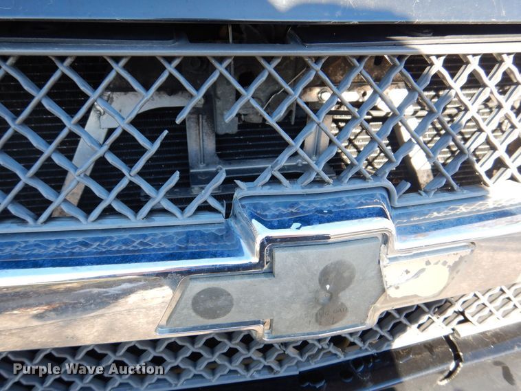 image for item MC9792 2004 Chevrolet Silverado 2500HD  Ext. Cab pickup truck