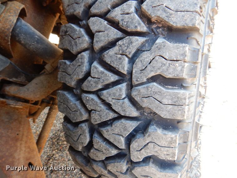 image for item MC9792 2004 Chevrolet Silverado 2500HD  Ext. Cab pickup truck