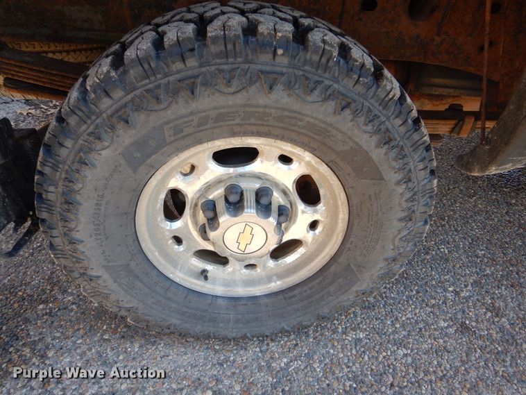 image for item MC9792 2004 Chevrolet Silverado 2500HD  Ext. Cab pickup truck