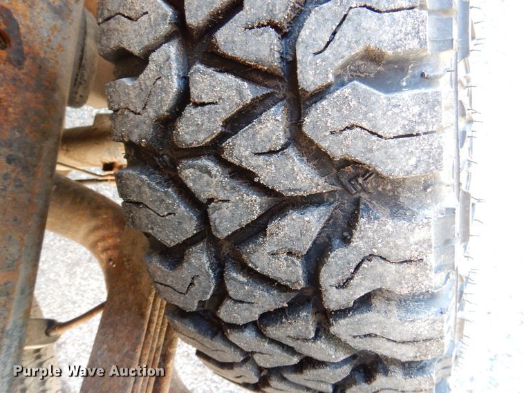 image for item MC9792 2004 Chevrolet Silverado 2500HD  Ext. Cab pickup truck