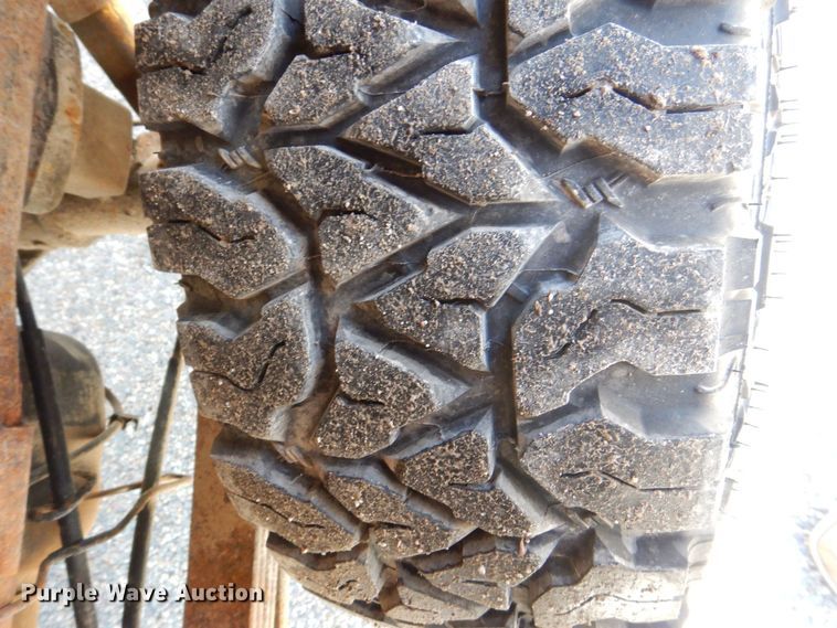 image for item MC9792 2004 Chevrolet Silverado 2500HD  Ext. Cab pickup truck