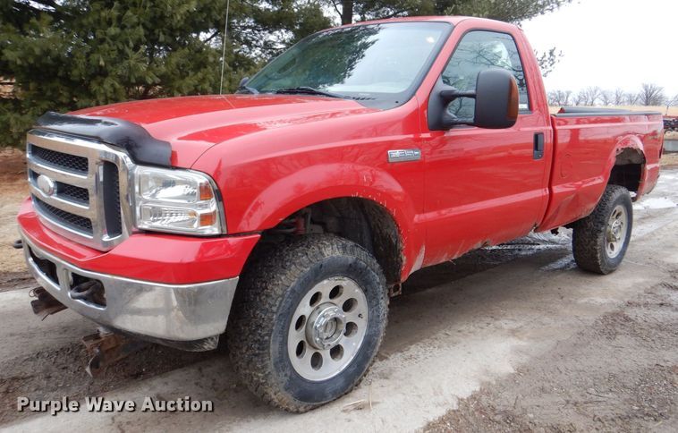 image for item MC9804 2005 Ford F350 Super Duty XLT  pickup truck