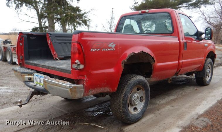 image for item MC9804 2005 Ford F350 Super Duty XLT  pickup truck