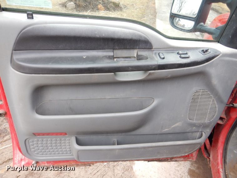 image for item MC9804 2005 Ford F350 Super Duty XLT  pickup truck