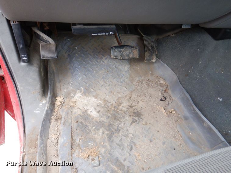 image for item MC9804 2005 Ford F350 Super Duty XLT  pickup truck