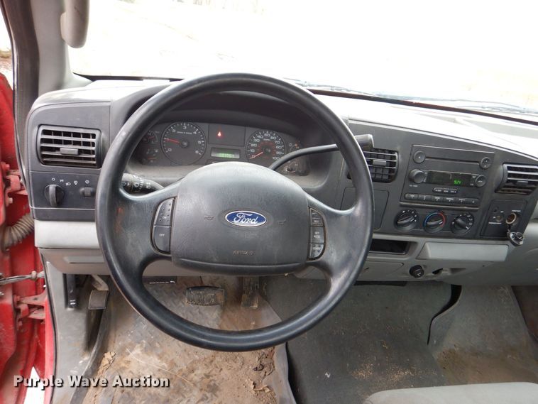 image for item MC9804 2005 Ford F350 Super Duty XLT  pickup truck