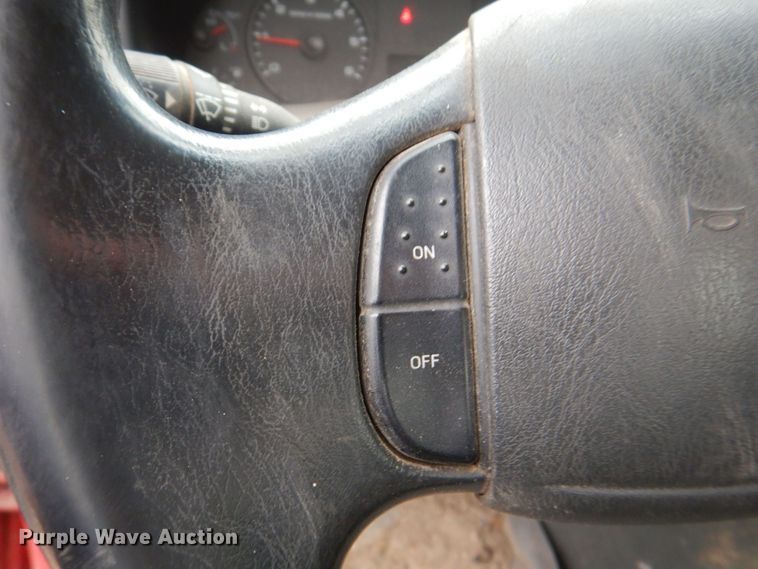 image for item MC9804 2005 Ford F350 Super Duty XLT  pickup truck