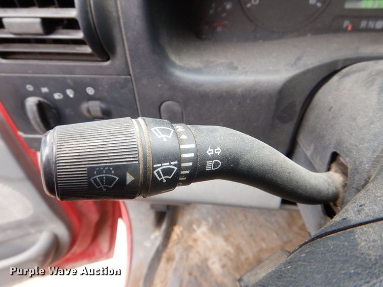 image for item MC9804 2005 Ford F350 Super Duty XLT  pickup truck