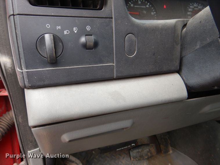 image for item MC9804 2005 Ford F350 Super Duty XLT  pickup truck