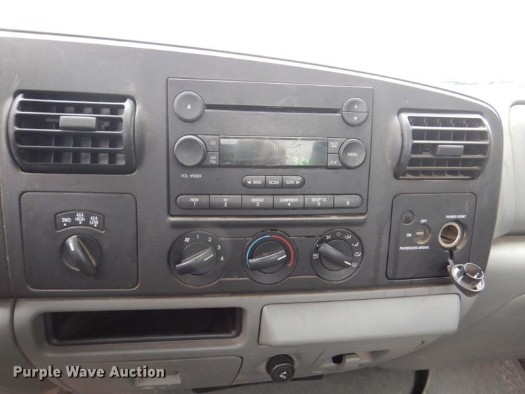 image for item MC9804 2005 Ford F350 Super Duty XLT  pickup truck