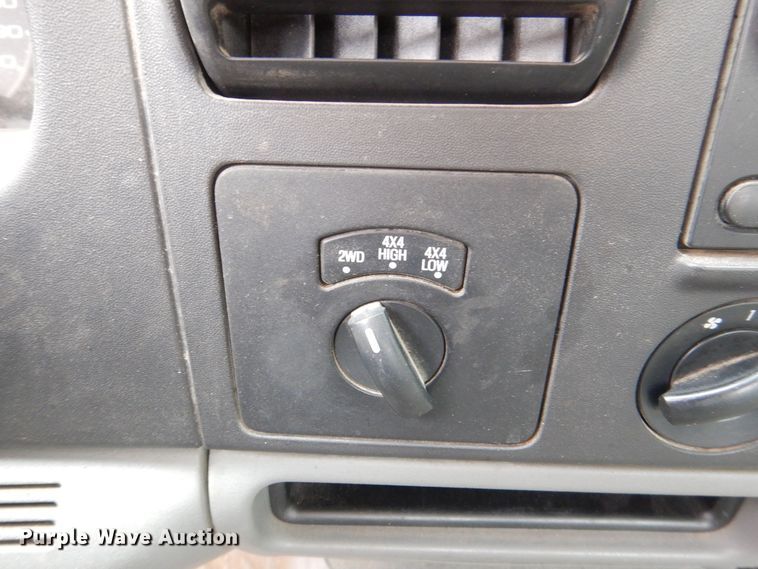 image for item MC9804 2005 Ford F350 Super Duty XLT  pickup truck