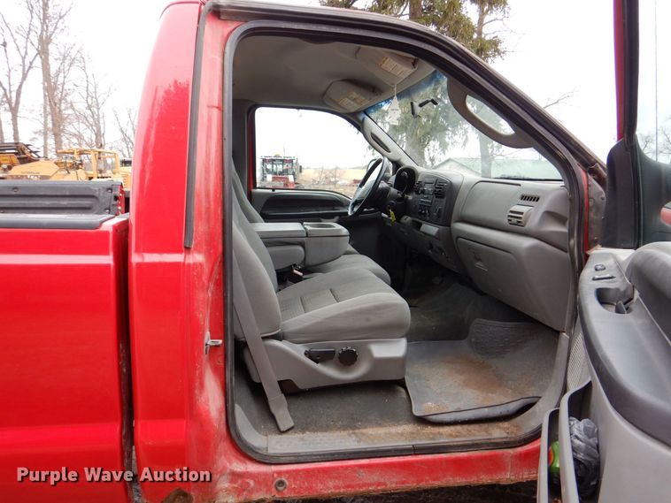 image for item MC9804 2005 Ford F350 Super Duty XLT  pickup truck