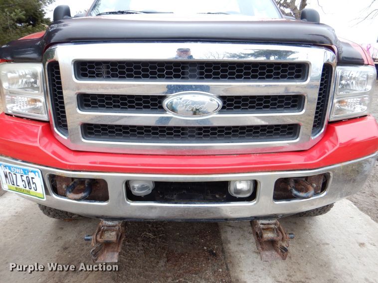 image for item MC9804 2005 Ford F350 Super Duty XLT  pickup truck