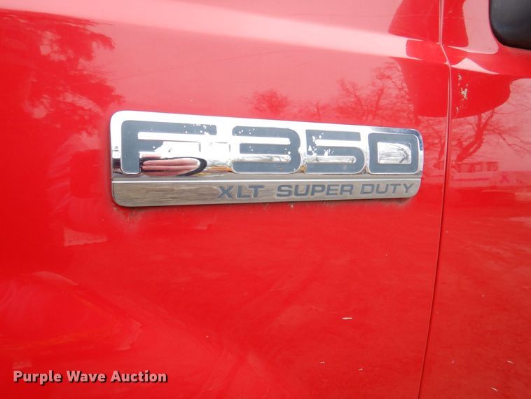 image for item MC9804 2005 Ford F350 Super Duty XLT  pickup truck