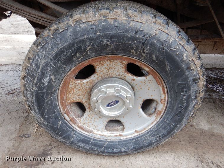 image for item MC9804 2005 Ford F350 Super Duty XLT  pickup truck