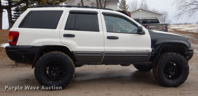 image for item MC9813 2004 Jeep Grand Cherokee  SUV