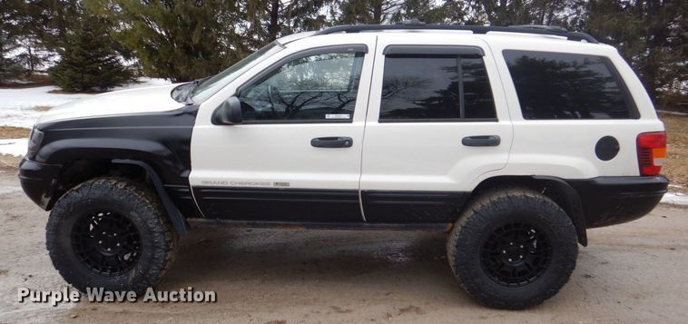 image for item MC9813 2004 Jeep Grand Cherokee  SUV
