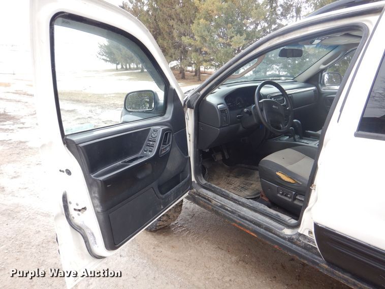 image for item MC9813 2004 Jeep Grand Cherokee  SUV