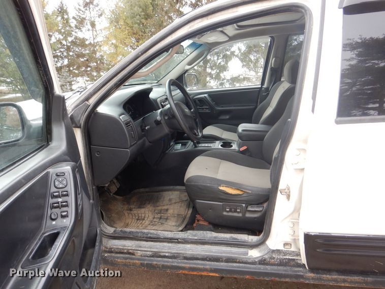 image for item MC9813 2004 Jeep Grand Cherokee  SUV