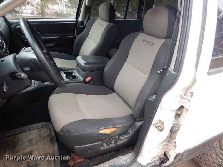 image for item MC9813 2004 Jeep Grand Cherokee  SUV