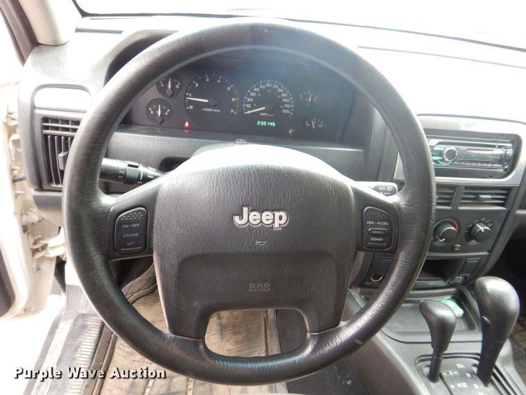 image for item MC9813 2004 Jeep Grand Cherokee  SUV