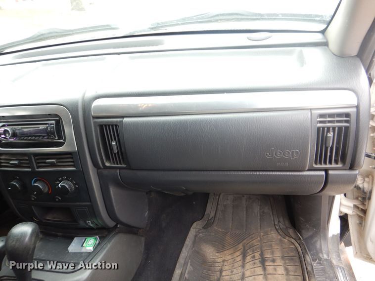 image for item MC9813 2004 Jeep Grand Cherokee  SUV