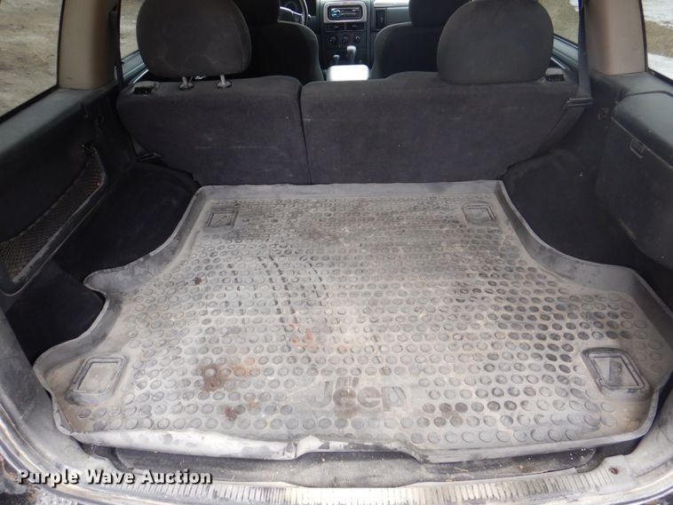 image for item MC9813 2004 Jeep Grand Cherokee  SUV