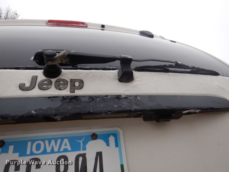 image for item MC9813 2004 Jeep Grand Cherokee  SUV