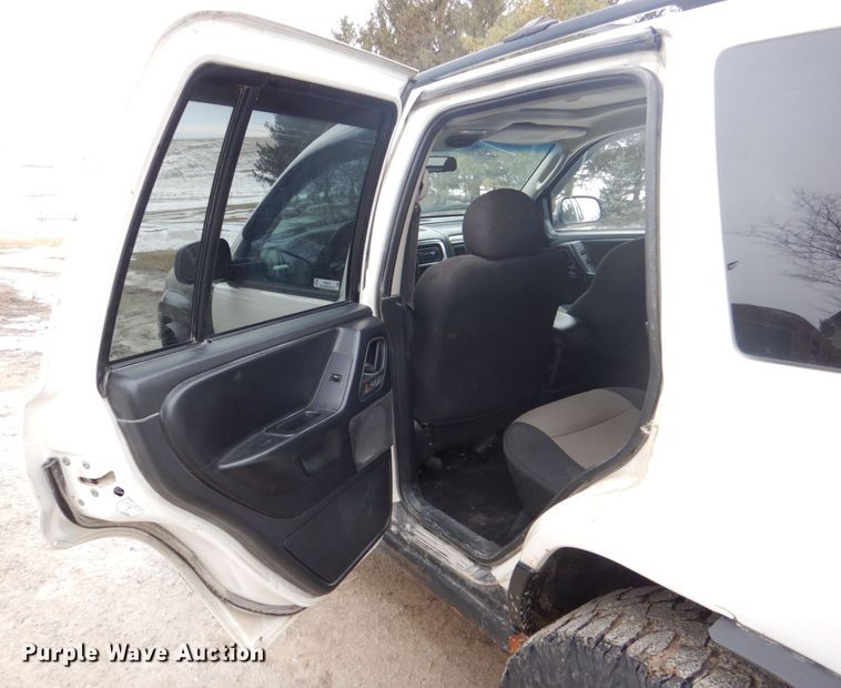 image for item MC9813 2004 Jeep Grand Cherokee  SUV