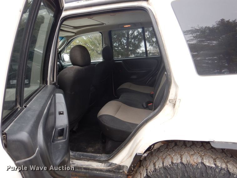 image for item MC9813 2004 Jeep Grand Cherokee  SUV