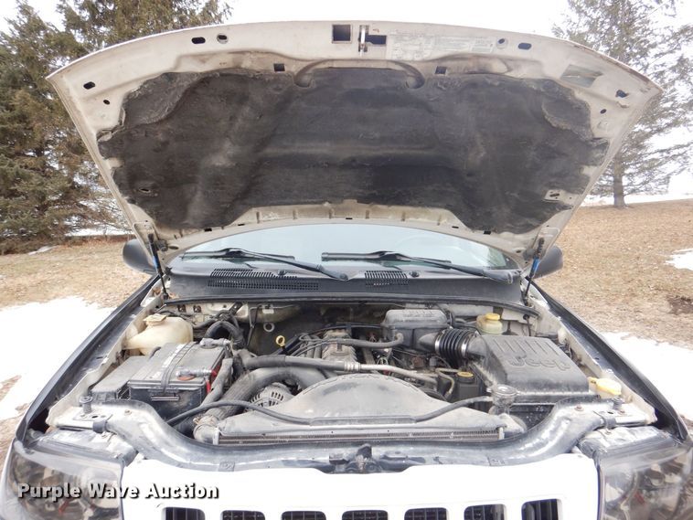 image for item MC9813 2004 Jeep Grand Cherokee  SUV