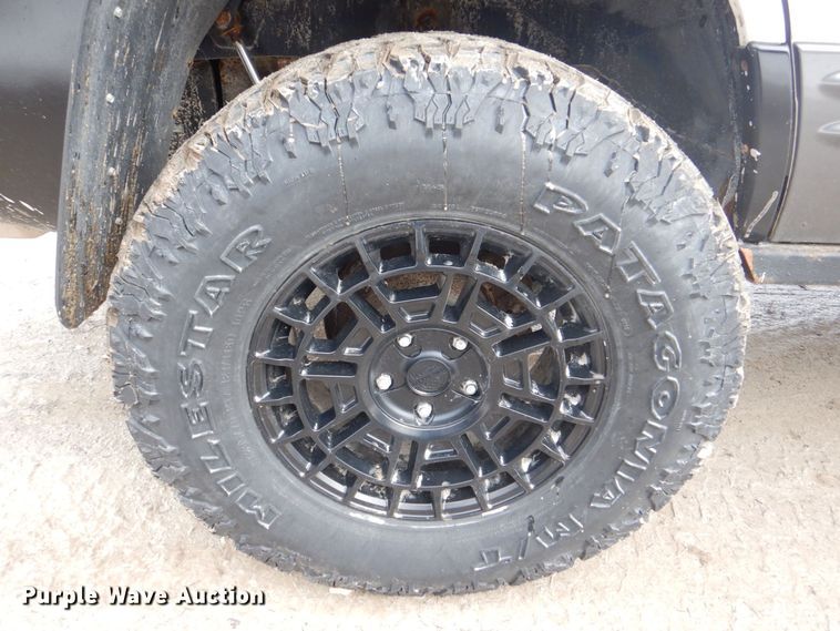 image for item MC9813 2004 Jeep Grand Cherokee  SUV