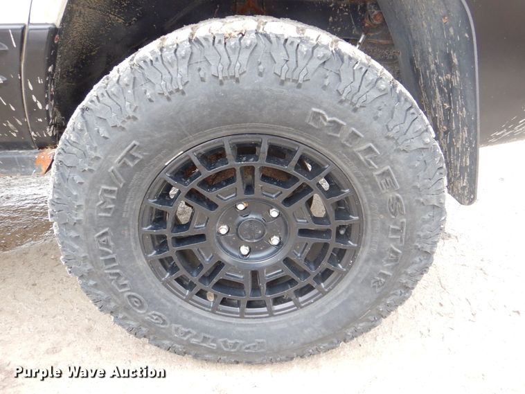 image for item MC9813 2004 Jeep Grand Cherokee  SUV