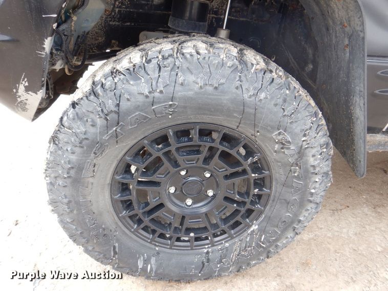 image for item MC9813 2004 Jeep Grand Cherokee  SUV