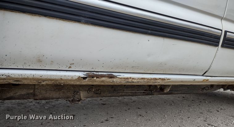 image for item MD9302 2002 Chevrolet Silverado 2500HD  Crew Cab flatbed pickup truck