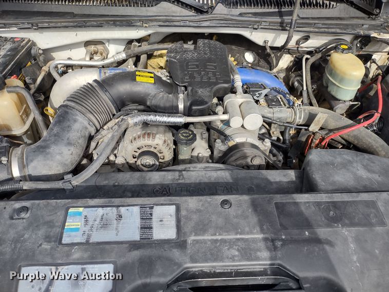 image for item MD9302 2002 Chevrolet Silverado 2500HD  Crew Cab flatbed pickup truck