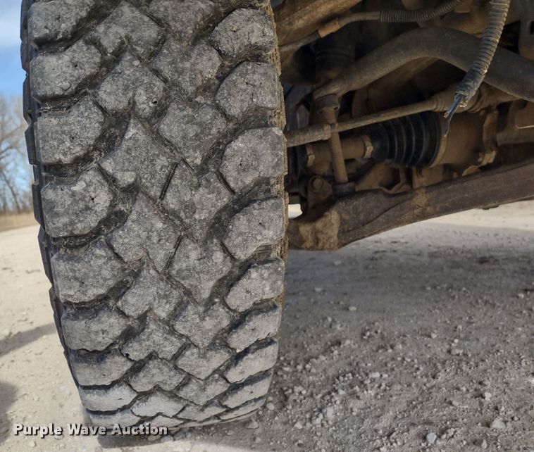 image for item MD9302 2002 Chevrolet Silverado 2500HD  Crew Cab flatbed pickup truck