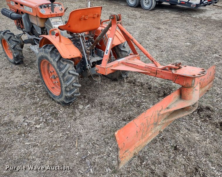 image for item MD9304 Kubota B6100 HST-D  MFWD tractor