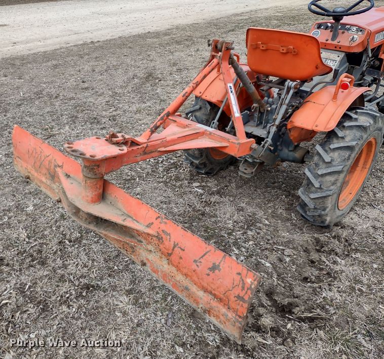 image for item MD9304 Kubota B6100 HST-D  MFWD tractor