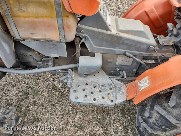 image for item MD9304 Kubota B6100 HST-D  MFWD tractor