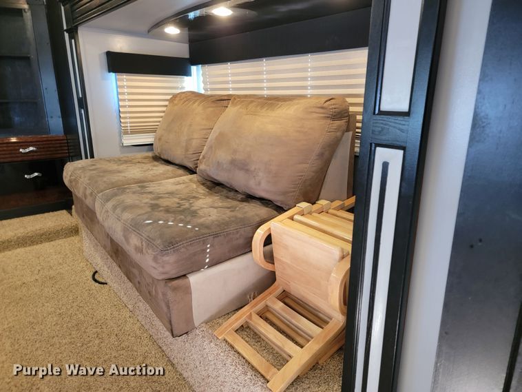 image for item ME9755 2013 Jayco Pinnacle  camper