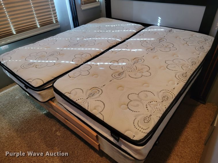 image for item ME9755 2013 Jayco Pinnacle  camper