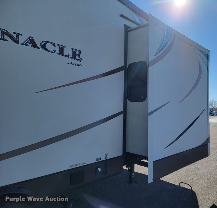 image for item ME9755 2013 Jayco Pinnacle  camper
