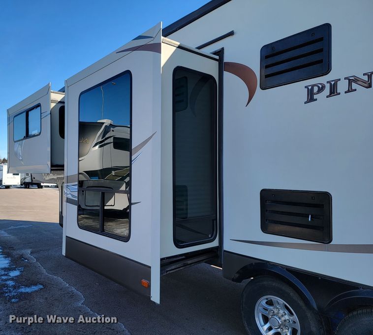 image for item ME9755 2013 Jayco Pinnacle  camper