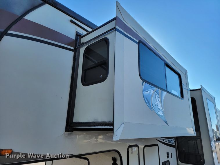 image for item ME9755 2013 Jayco Pinnacle  camper