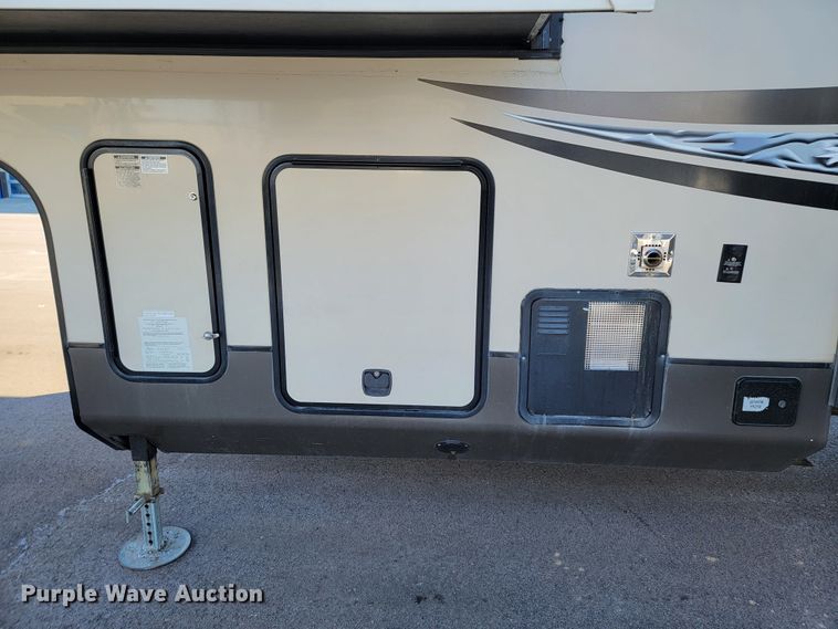 image for item ME9755 2013 Jayco Pinnacle  camper